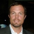 Adam Baldwin dans 